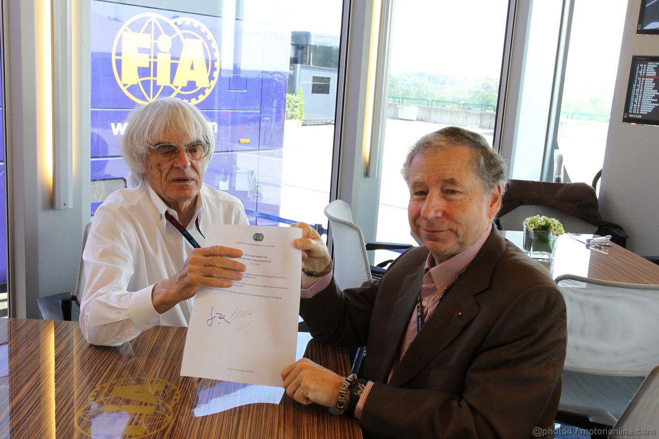 GP UNGHERIA, 27.07.2013- Bernie Ecclestone (GBR), President e CEO of Formula One Management e Jean Todt (FRA) Fia President are sign an agreement setting out the framework for implementation of the 2013 Concorde Agreement.