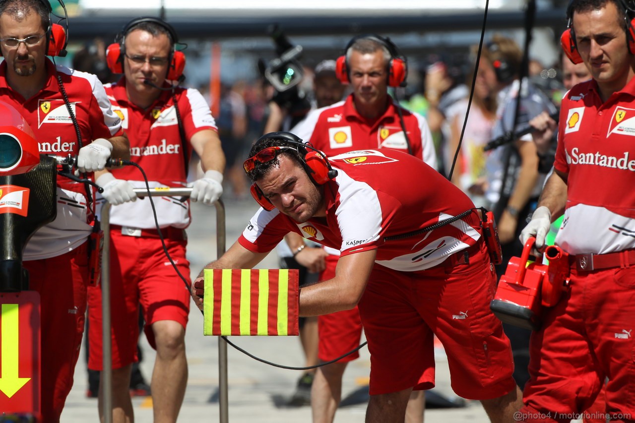 GP UNGHERIA, 26.07.2013- Free practice 1, Ferrari crew