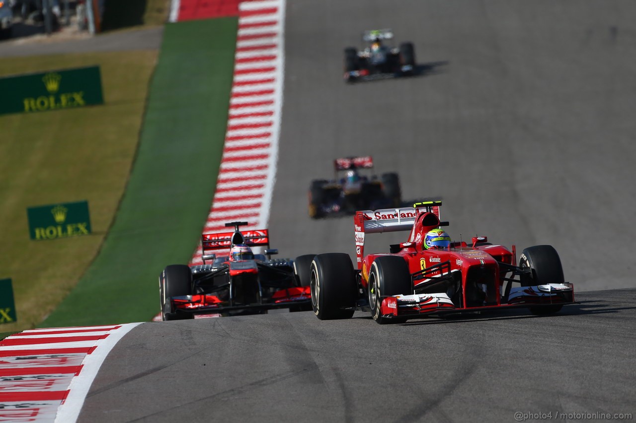 GP USA, 17.11.2013- Gara, Felipe Massa (BRA) Ferrari F138 davanti a Jenson Button (GBR) McLaren Mercedes MP4-28 