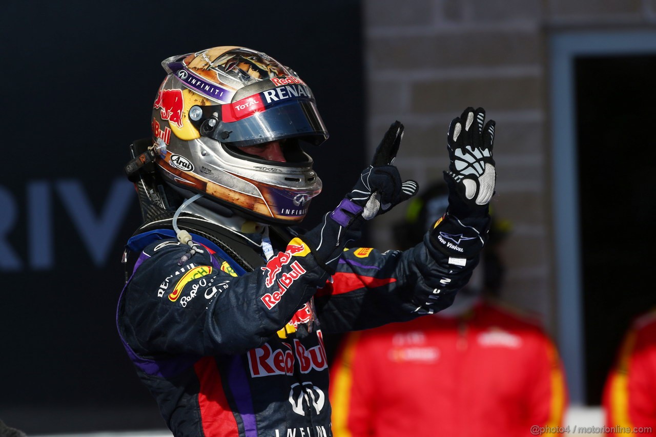 GP USA, 17.11.2013- Gara, Sebastian Vettel (GER) Red Bull Racing RB9 vincitore