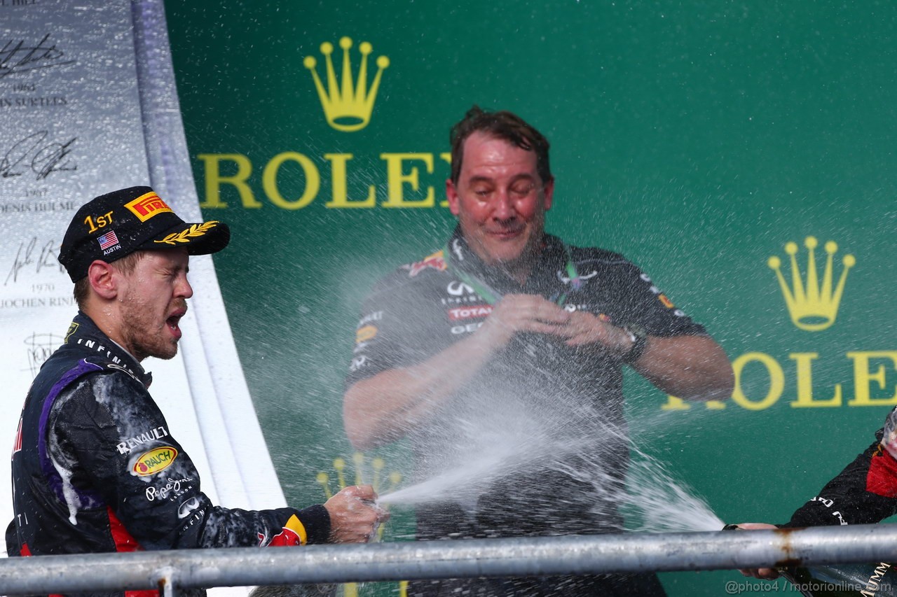 GP USA, 17.11.2013- Gara, Sebastian Vettel (GER) Red Bull Racing RB9 vincitore