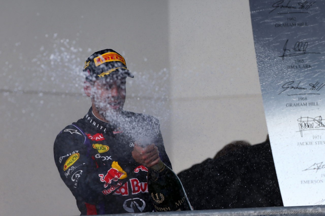 GP USA, 17.11.2013- Gara, Sebastian Vettel (GER) Red Bull Racing RB9 vincitore