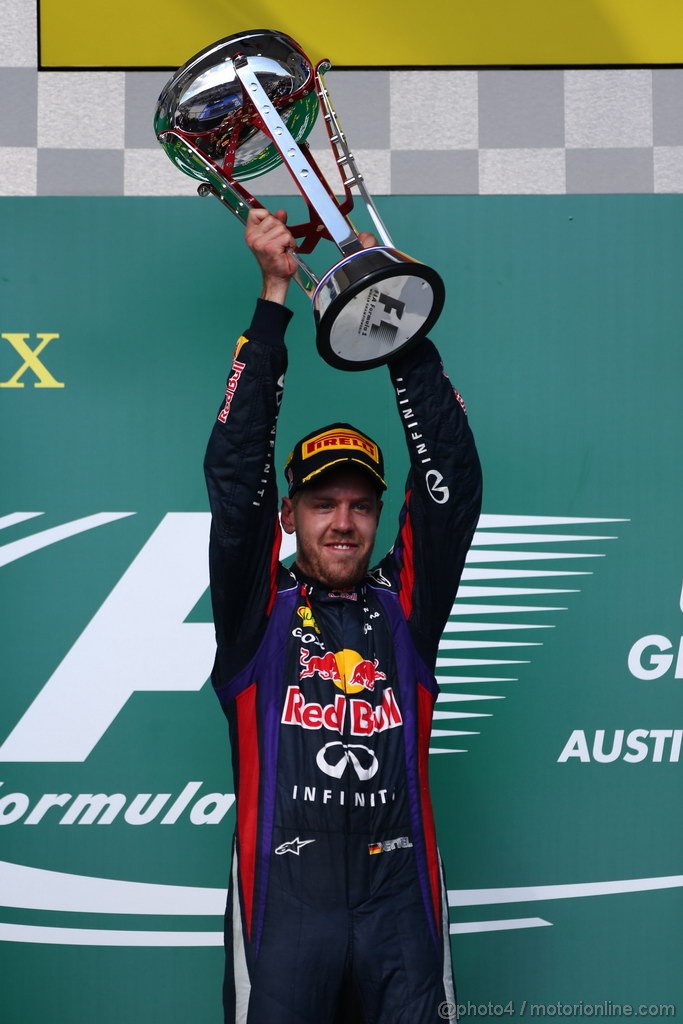 GP USA, 17.11.2013- Gara, Sebastian Vettel (GER) Red Bull Racing RB9 vincitore