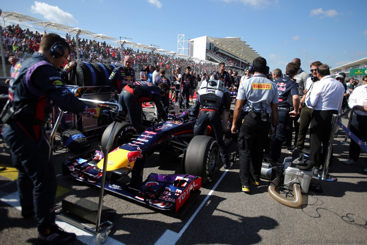 GP USA, 17.11.2013- Gara, Sebastian Vettel (GER) Red Bull Racing RB9 
