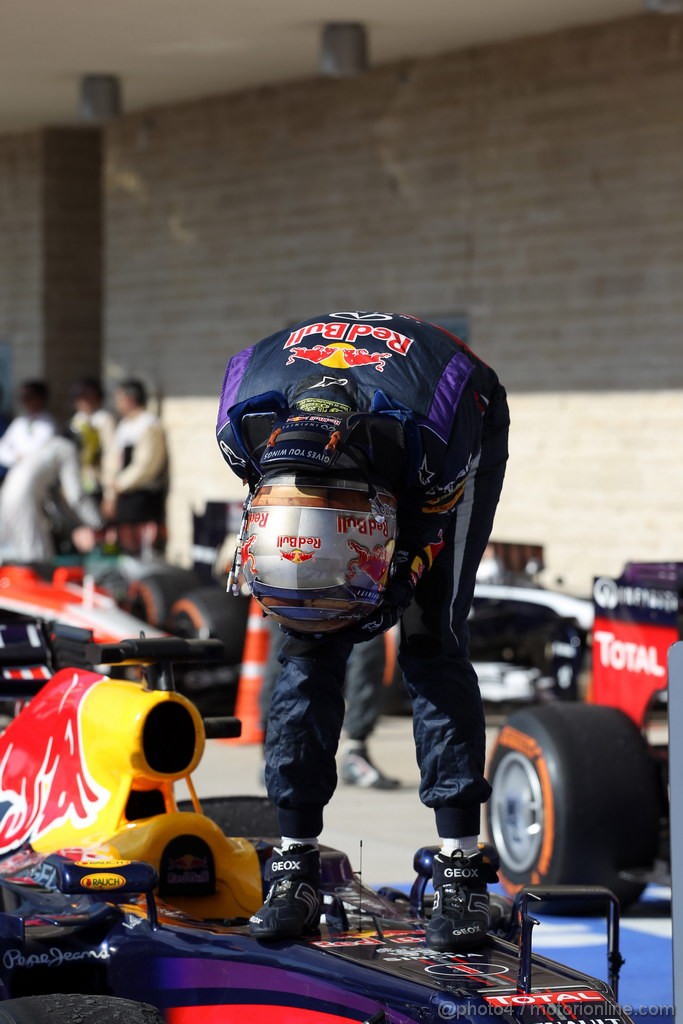 GP USA, 17.11.2013- Gara, Sebastian Vettel (GER) Red Bull Racing RB9 vincitore