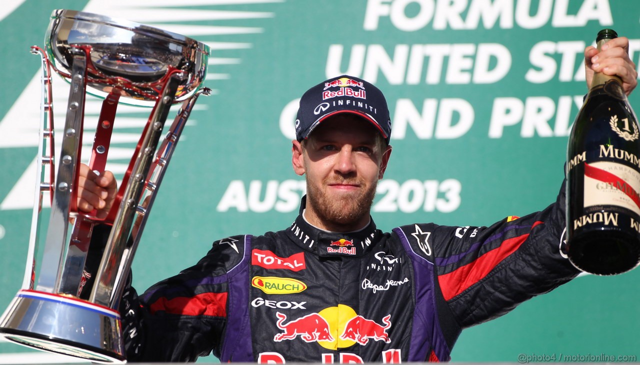 GP USA, 17.11.2013- Gara, Sebastian Vettel (GER) Red Bull Racing RB9 vincitore 