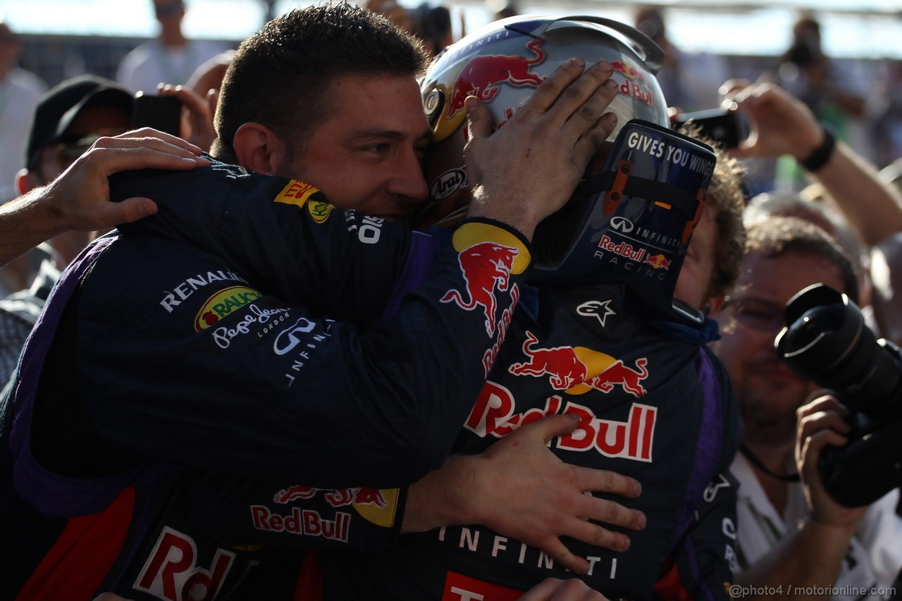 GP USA, 17.11.2013- Gara, Sebastian Vettel (GER) Red Bull Racing RB9 vincitore