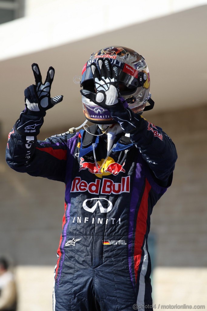 GP USA, 17.11.2013- Gara, Sebastian Vettel (GER) Red Bull Racing RB9 vincitore