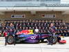GP USA, 17.11.2013- Red Bull Racing family photo, Mark Webber (AUS) Red Bull Racing RB9 e Sebastian Vettel (GER) Red Bull Racing RB9 