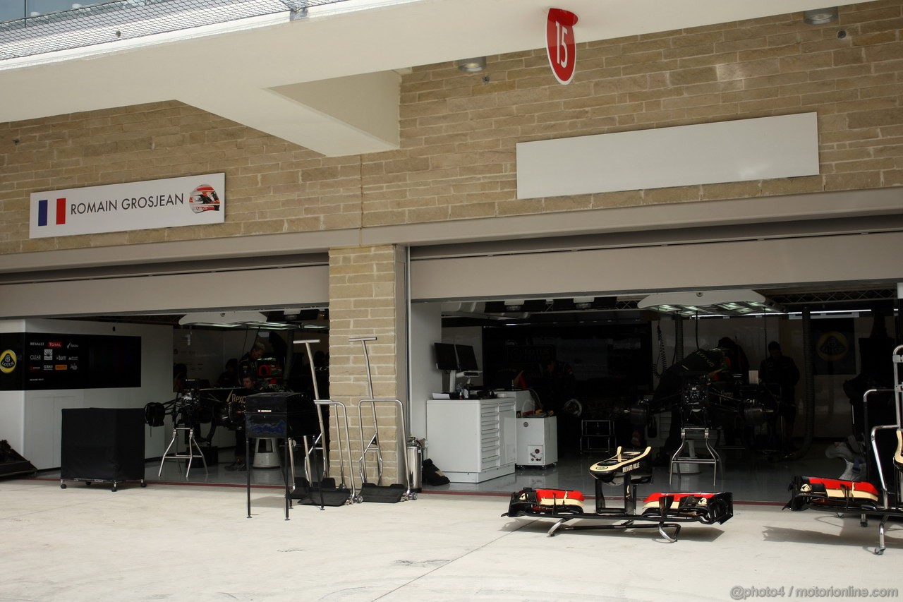 GP USA, 14.11.2013- Lotus garage