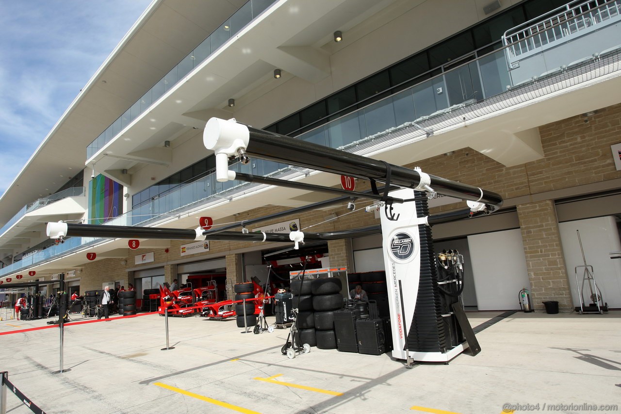 GP USA, 14.11.2013- Pit lane