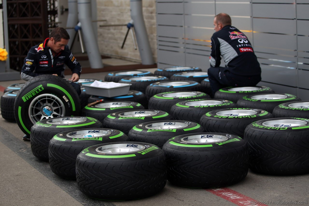 GP USA, 14.11.2013- Pirelli Tyre e OZ Wheels
