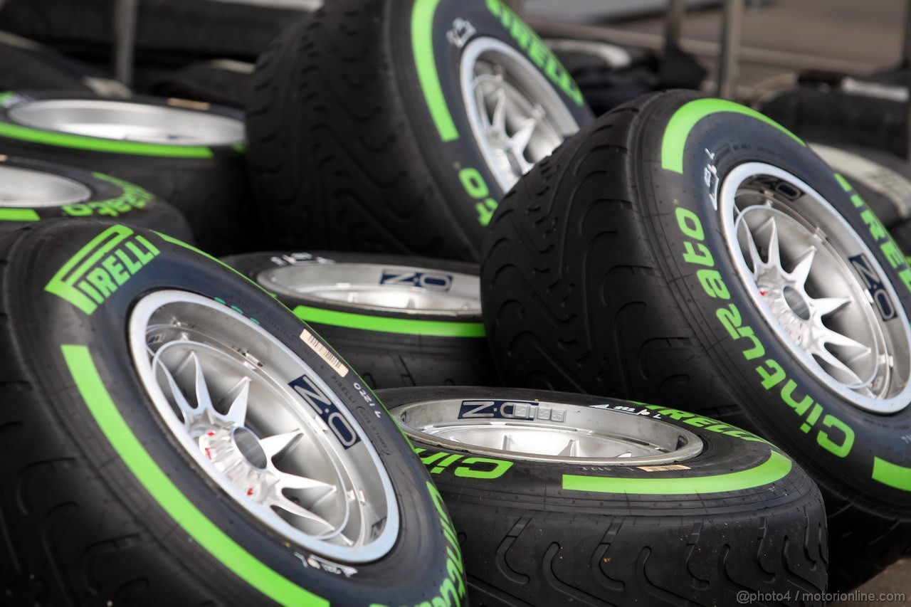 GP USA, 14.11.2013- Pirelli Tyres e OZ Wheels 