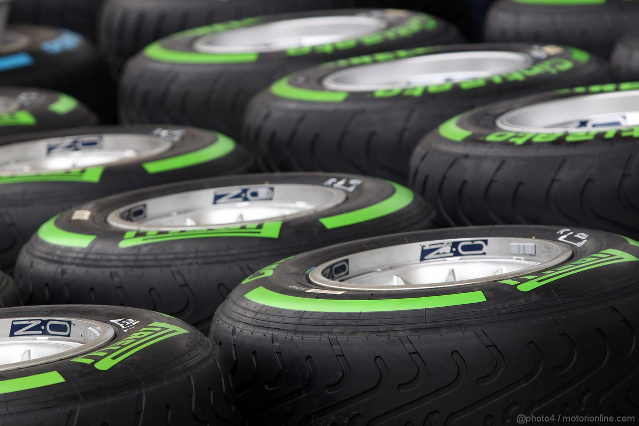 GP USA, 14.11.2013- Pirelli Tyre e OZ Wheels