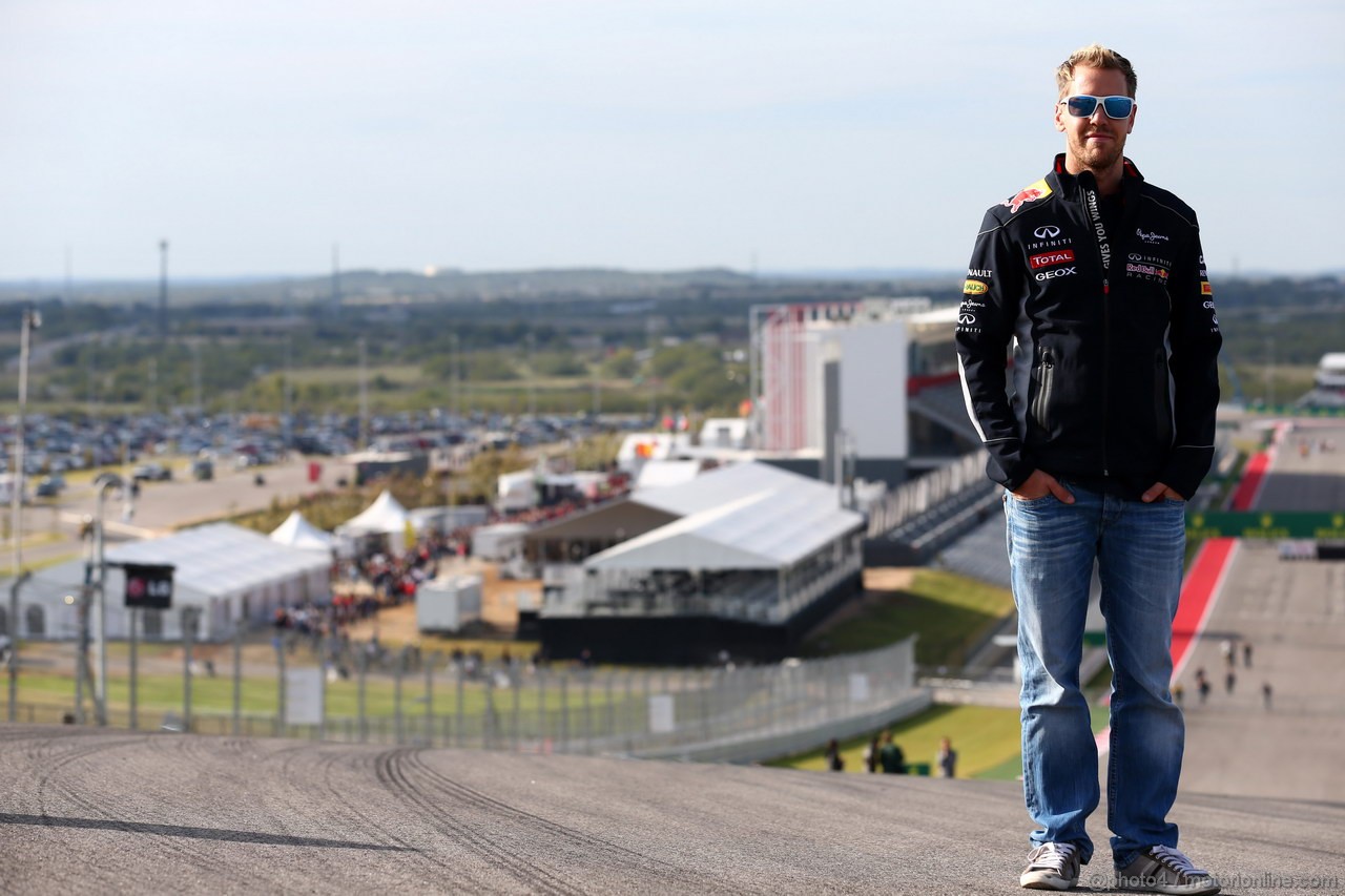 GP USA, 14.11.2013- Sebastian Vettel (GER) Red Bull Racing RB9 