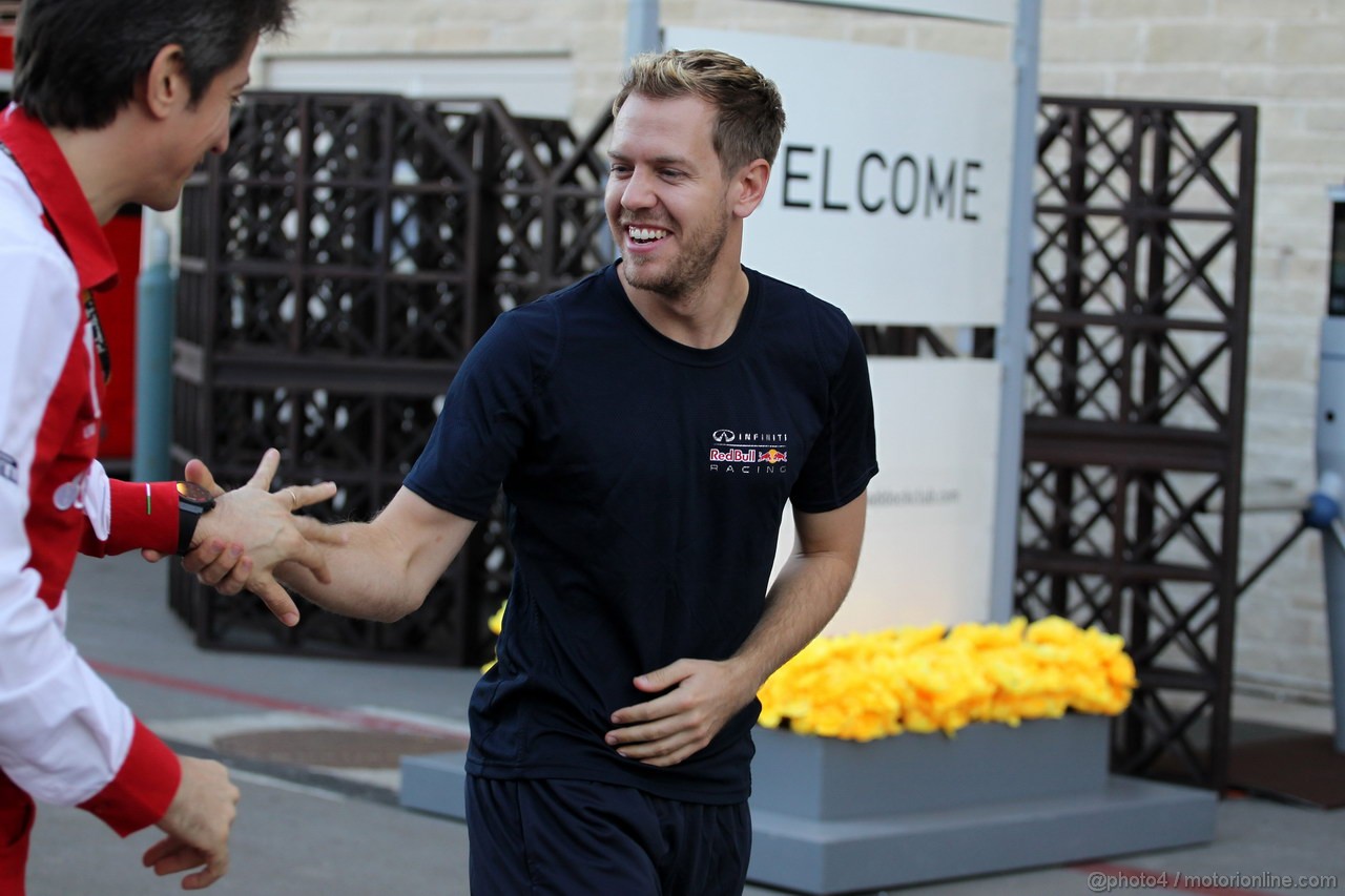GP USA, 14.11.2013- Sebastian Vettel (GER) Red Bull Racing RB9 