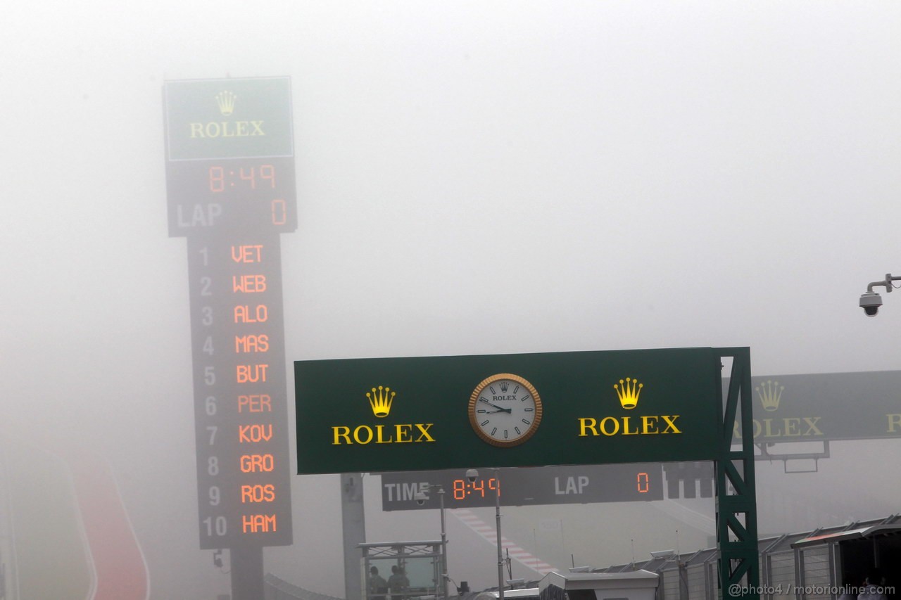 GP USA, 15.11.2013- Prove Libere 1, The pit lane this morning