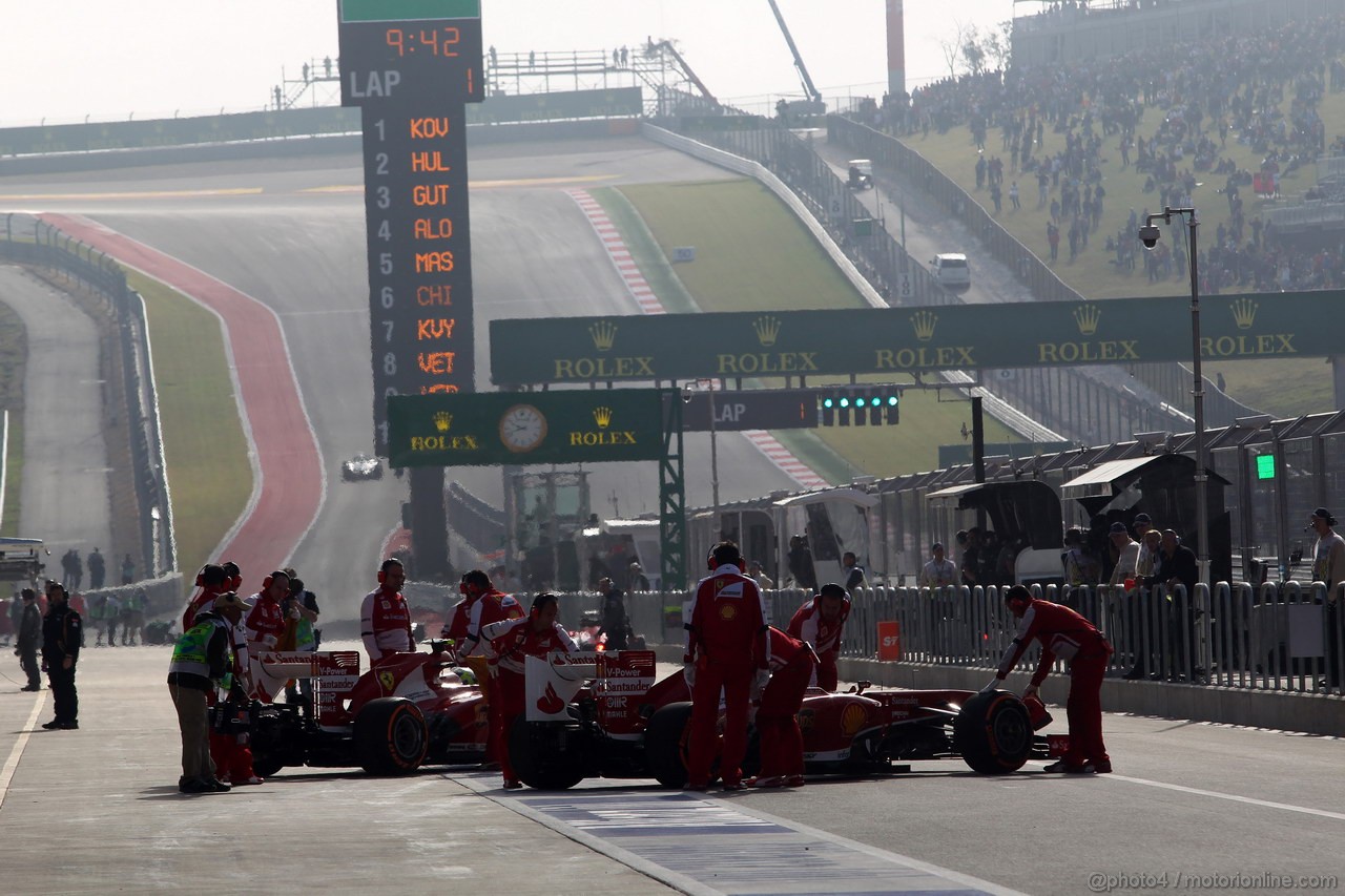 GP USA, 15.11.2013- Prove Libere 1, Fernando Alonso (ESP) Ferrari F138 e Felipe Massa (BRA) Ferrari F138 