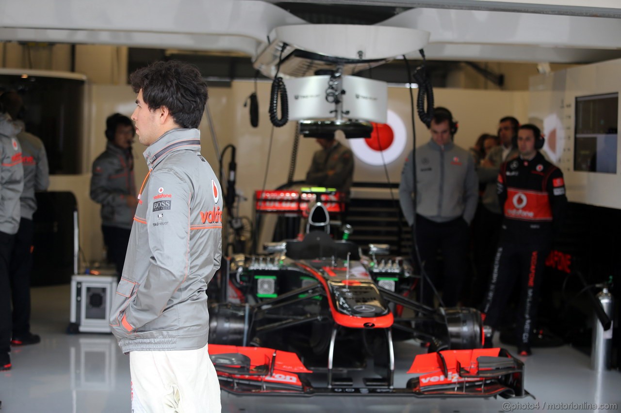 GP USA, 15.11.2013- Prove Libere 1, Sergio Perez (MEX) McLaren MP4-28 