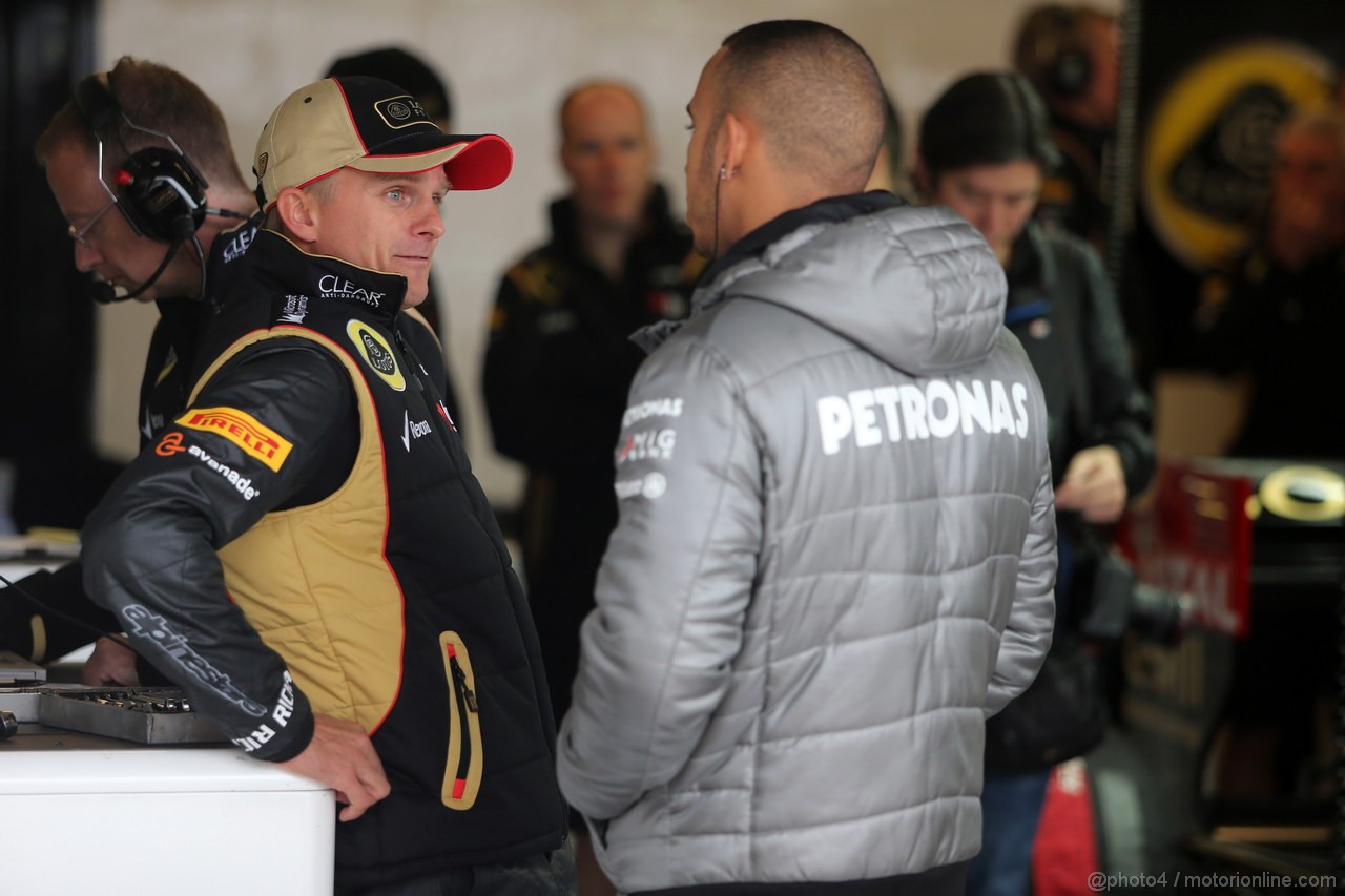 GP USA, 15.11.2013- Prove Libere 1, Heikki Kovalainen (FIN) Lotus F1 Team E21  e Lewis Hamilton (GBR) Mercedes AMG F1 W04