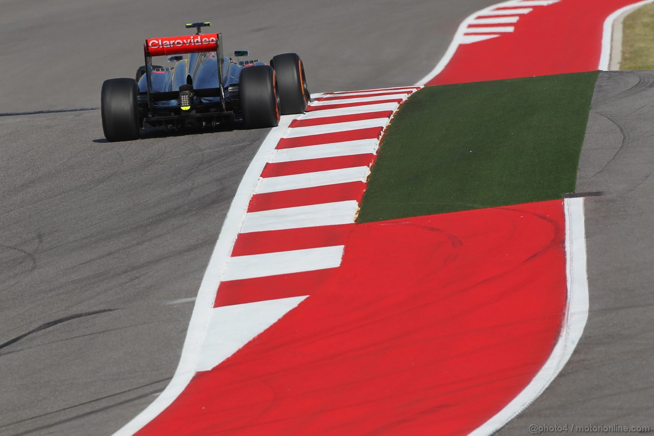 GP USA, 15.11.2013- Prove Libere 1, Sergio Perez (MEX) McLaren MP4-28 