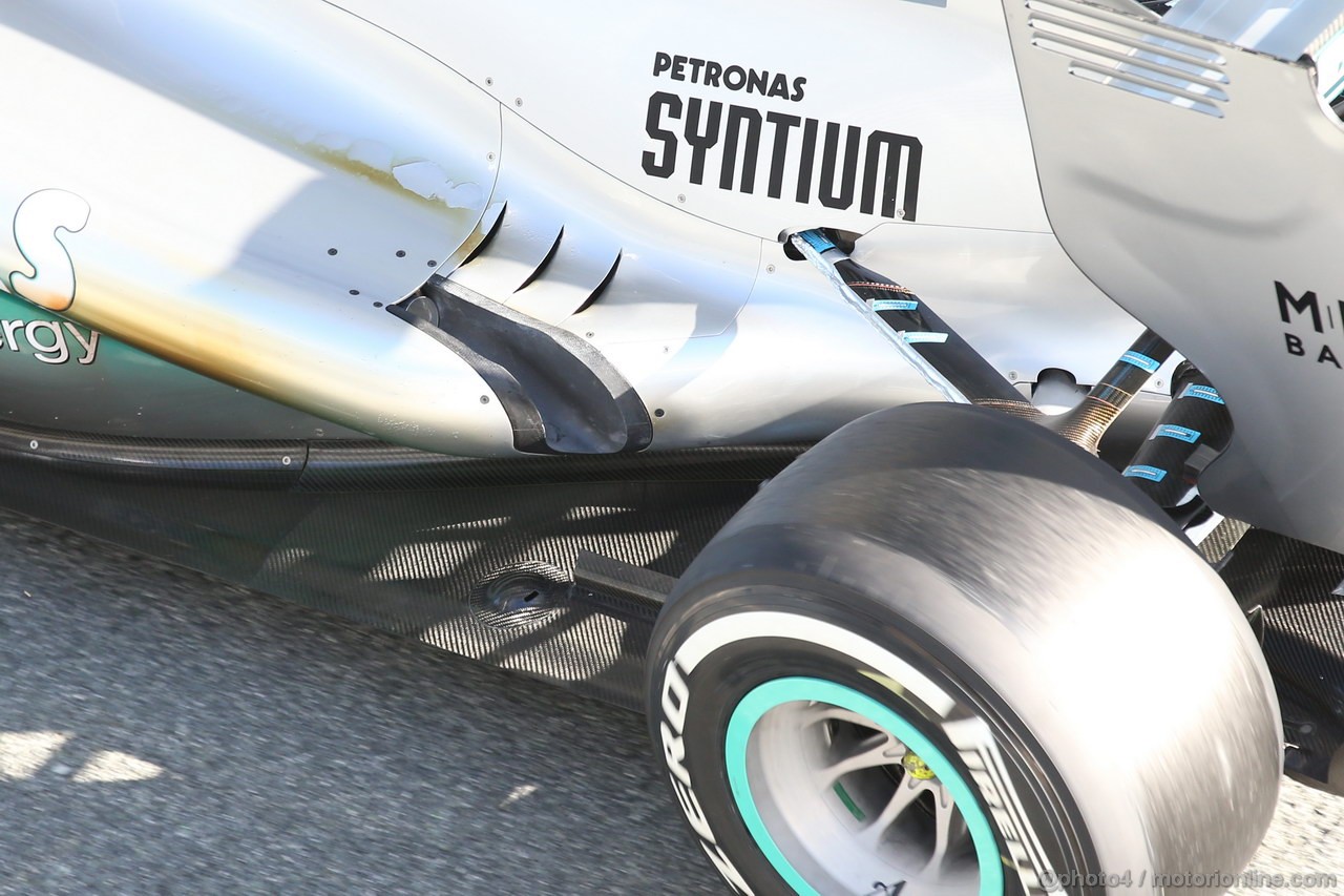 JEREZ TEST FEBBRAIO 2013, Mercedes AMG F1 W04 rear suspension e exhaust running temperature sensors, showing scorched sidepod.
07.02.2013. 