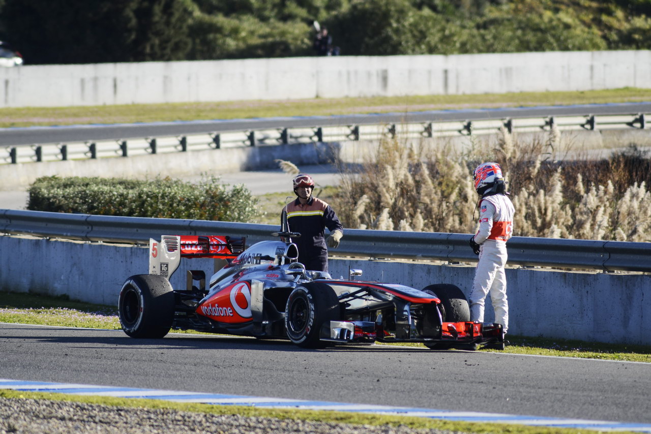 JEREZ TEST FEBBRAIO 2013, Jenson Button (GBR) McLaren MP4-28 stops on the circuit.
07.02.2013. 