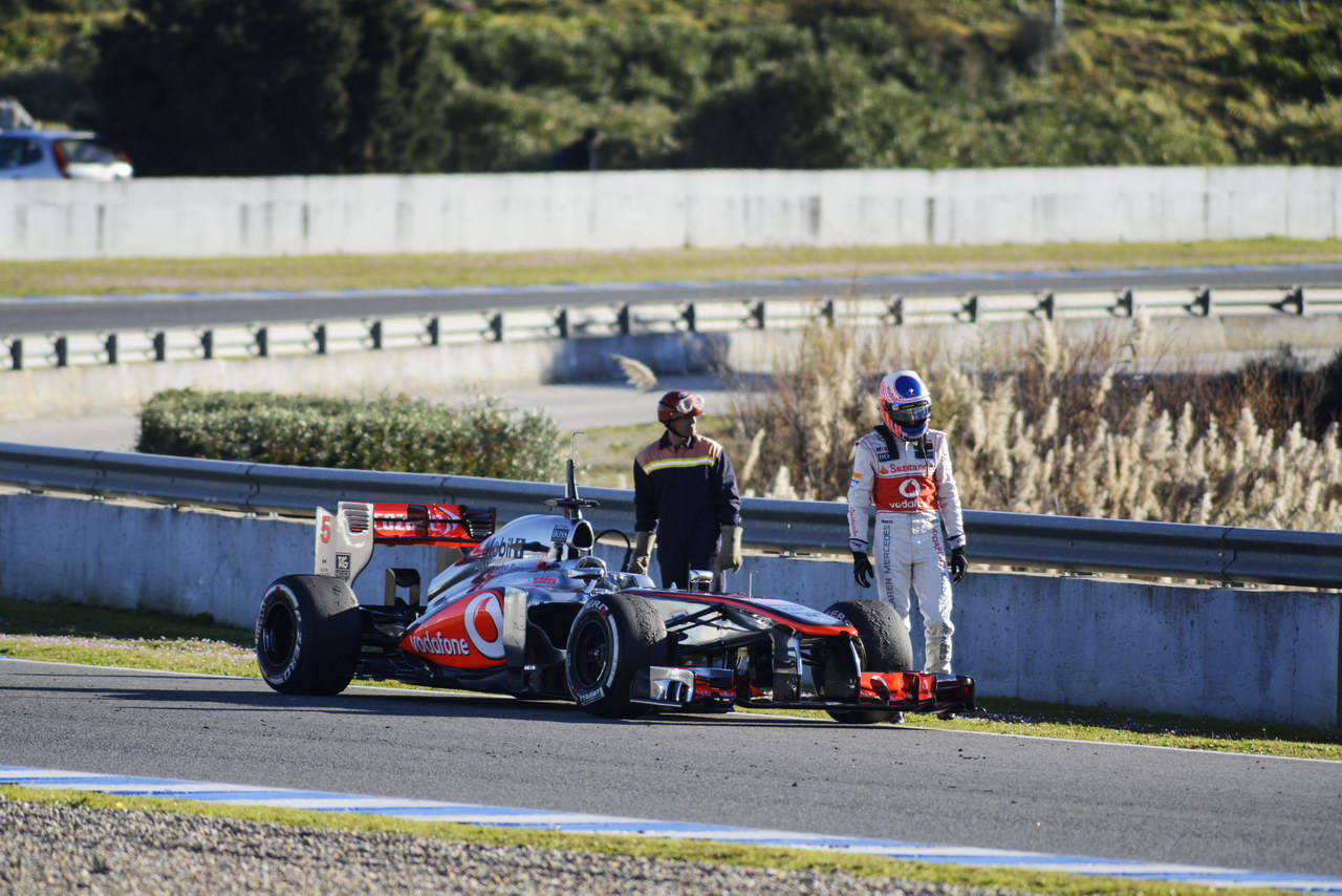 JEREZ TEST FEBBRAIO 2013, Jenson Button (GBR) McLaren MP4-28 stops on the circuit.
07.02.2013. 