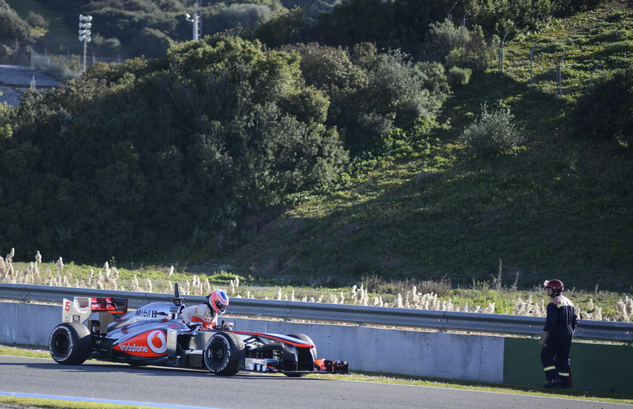 JEREZ TEST FEBBRAIO 2013, Jenson Button (GBR) McLaren MP4-28 stops on the circuit.
07.02.2013. 