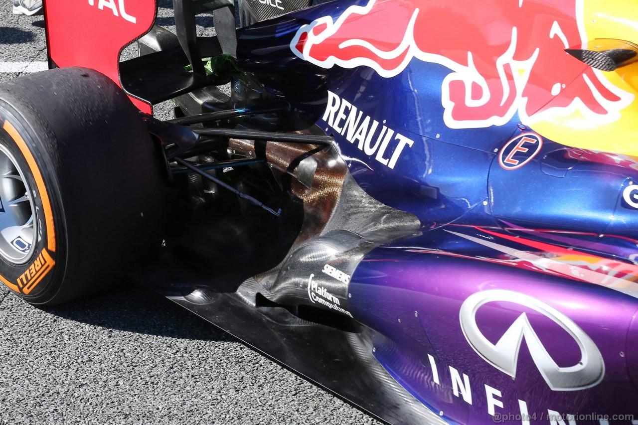 JEREZ TEST FEBBRAIO 2013, Red Bull Racing RB9 rear suspension e exhaust.
