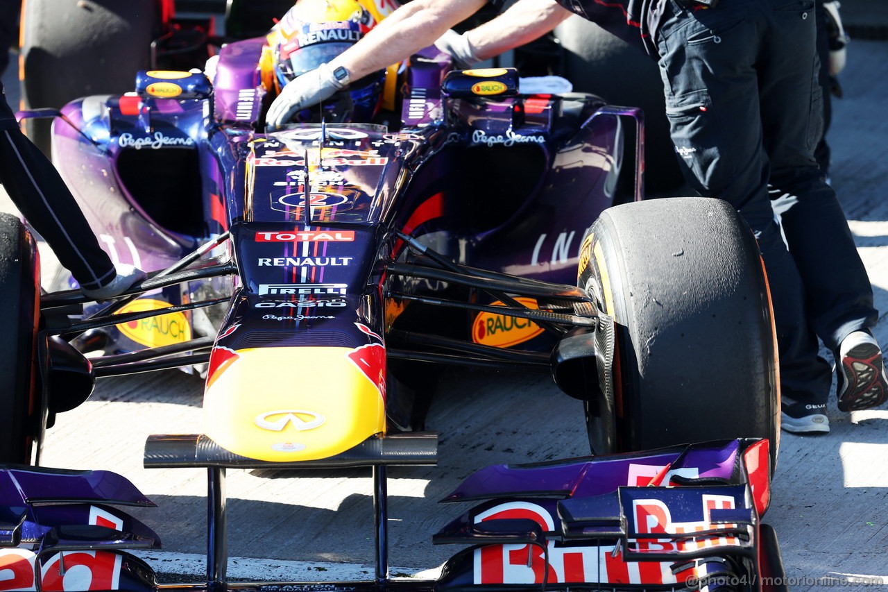 JEREZ TEST FEBBRAIO 2013, Red Bull Racing RB9 front wing e front suspension.
