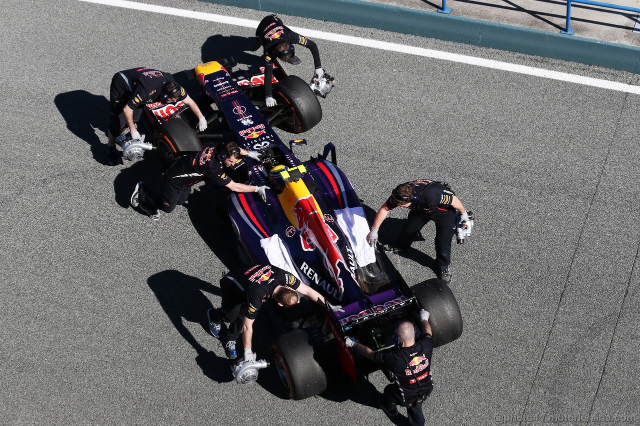 JEREZ TEST FEBBRAIO 2013, Mark Webber (AUS) Red Bull Racing RB9.
