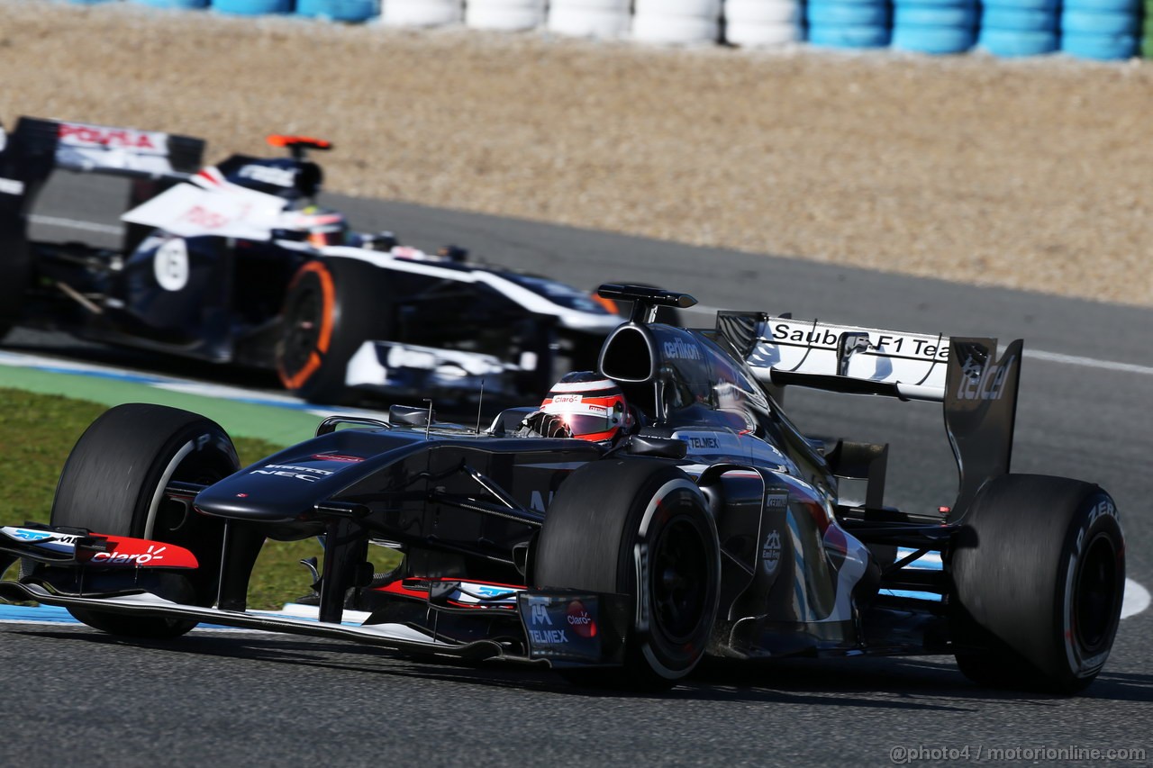 JEREZ TEST FEBBRAIO 2013, Nico Hulkenberg (GER) Sauber C32 davanti a Pastor Maldonado (VEN) Williams FW34.
06.02.2013. 