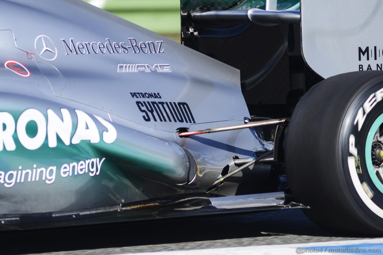 JEREZ TEST FEBBRAIO 2013, Mercedes AMG F1 W04 exhaust e rear suspension.
