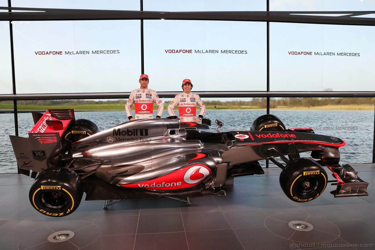 MCLAREN MP4-28, (L to R): Jenson Button (GBR) McLaren e Sergio Perez (MEX) McLaren with the new McLaren MP4-28.
31.01.2013. McLaren MP4-28 Launch, McLaren Technology Centre, Woking, England.
