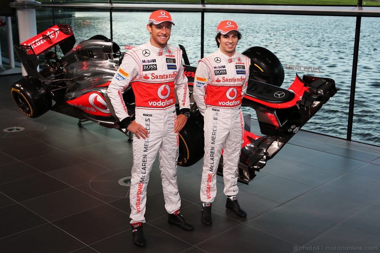 MCLAREN MP4-28, (L to R): Jenson Button (GBR) McLaren e Sergio Perez (MEX) McLaren with the new McLaren MP4-28.
31.01.2013. McLaren MP4-28 Launch, McLaren Technology Centre, Woking, England.
