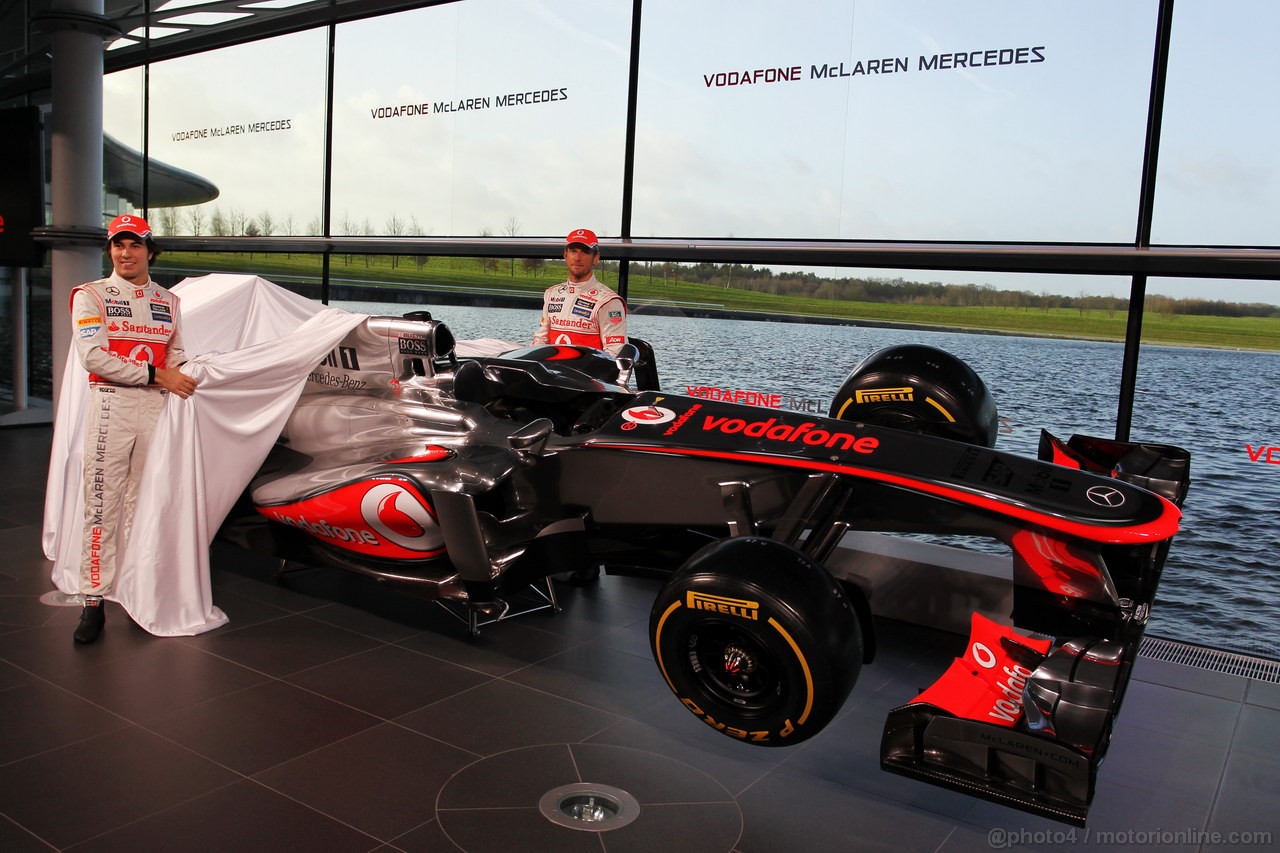 MCLAREN MP4-28, Sergio Perez (MEX) McLaren e team mate Jenson Button (GBR) McLaren unveil the new McLaren MP4-28.
31.01.2013. McLaren MP4-28 Launch, McLaren Technology Centre, Woking, England.
