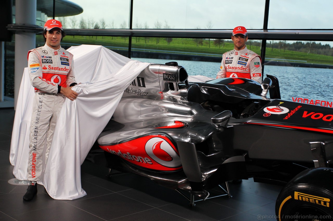 MCLAREN MP4-28, Sergio Perez (MEX) McLaren e team mate Jenson Button (GBR) McLaren unveil the new McLaren MP4-28.
31.01.2013. McLaren MP4-28 Launch, McLaren Technology Centre, Woking, England.
