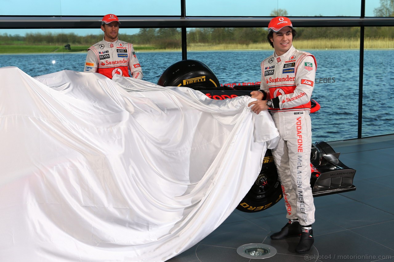 MCLAREN MP4-28, Sergio Perez (MEX) McLaren e team mate Jenson Button (GBR) McLaren unveil the new McLaren MP4-28.
31.01.2013. McLaren MP4-28 Launch, McLaren Technology Centre, Woking, England.
