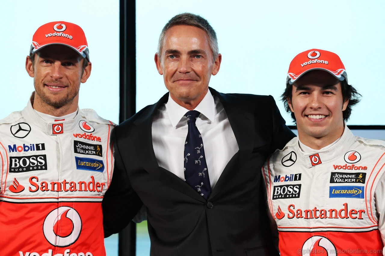 MCLAREN MP4-28, (L to R): Jenson Button (GBR) McLaren with Martin Whitmarsh (GBR) McLaren Chief Executive Officer e Sergio Perez (MEX) McLaren.
31.01.2013. McLaren MP4-28 Launch, McLaren Technology Centre, Woking, England.
