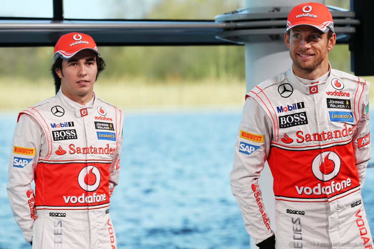 MCLAREN MP4-28, (L to R): Sergio Perez (MEX) McLaren with Jenson Button (GBR) McLaren.
31.01.2013. McLaren MP4-28 Launch, McLaren Technology Centre, Woking, England.

