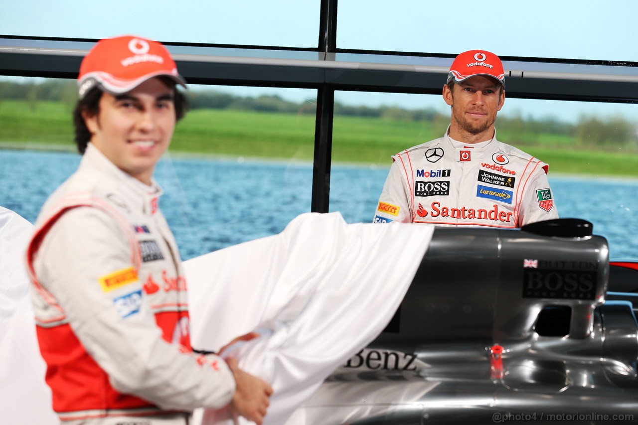 MCLAREN MP4-28, (L to R): Sergio Perez (MEX) McLaren unveils the McLaren MP4-28 with team mate Jenson Button (GBR) McLaren.
31.01.2013. McLaren MP4-28 Launch, McLaren Technology Centre, Woking, England.

