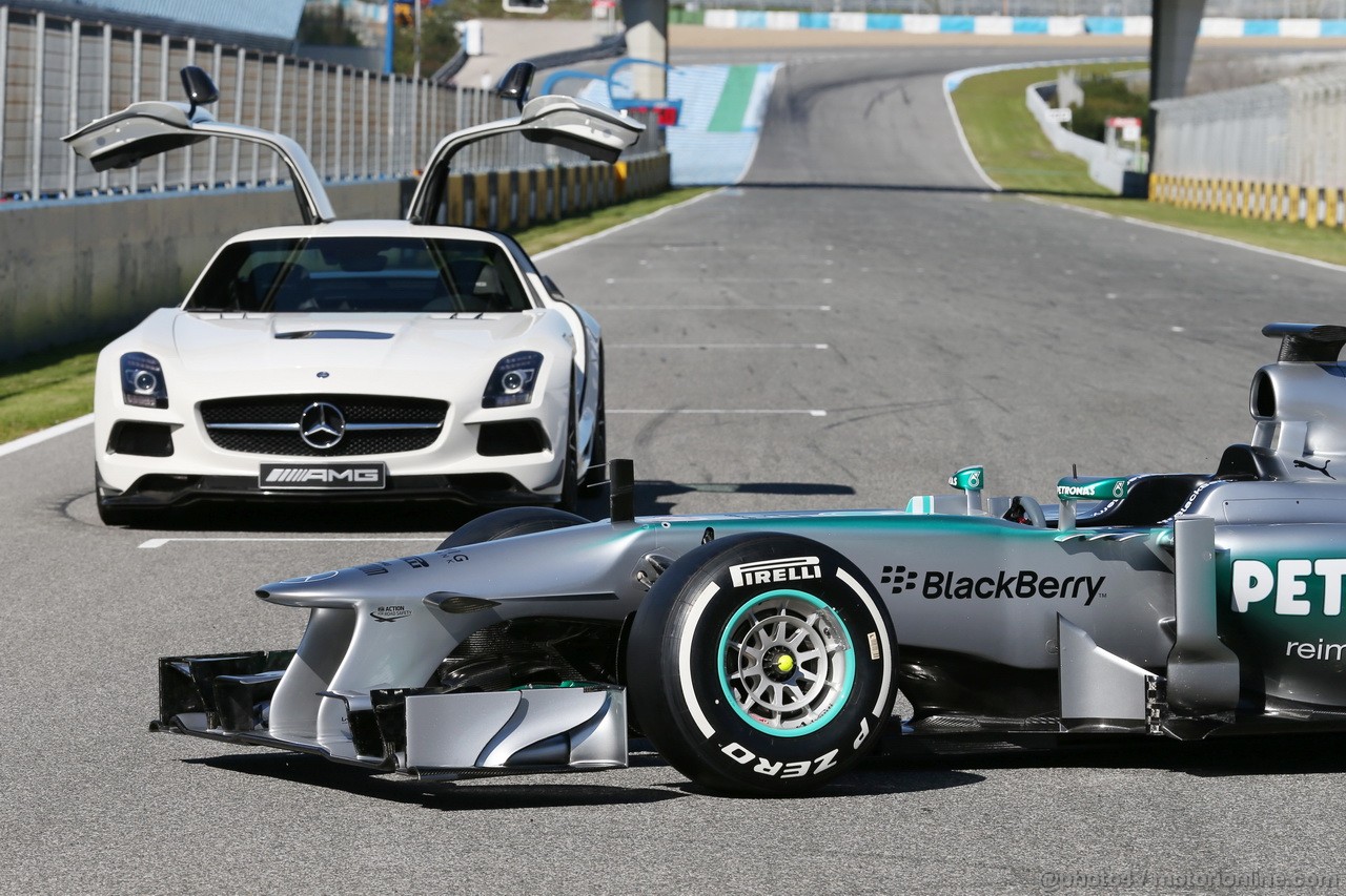MERCEDES F1 W04, The new Mercedes AMG F1 W04 front wing e nosecone.
