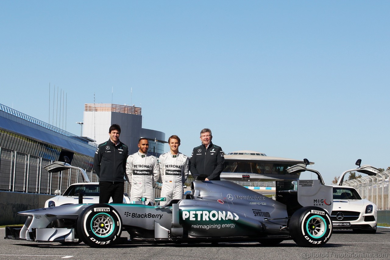 MERCEDES F1 W04, The new Mercedes AMG F1 W04 is unveiled (L to R): Toto Wolff (GER) Mercedes AMG F1 Shareholder e Executive Director; Lewis Hamilton (GBR) Mercedes AMG F1; Nico Rosberg (GER) Mercedes AMG F1; Ross Brawn (GBR) Mercedes AMG F1 Team Principal.


