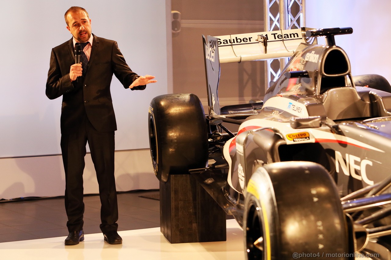 SAUBER C32, Matt Morris (GBR) Sauber Chief Designer with the Sauber C32.
