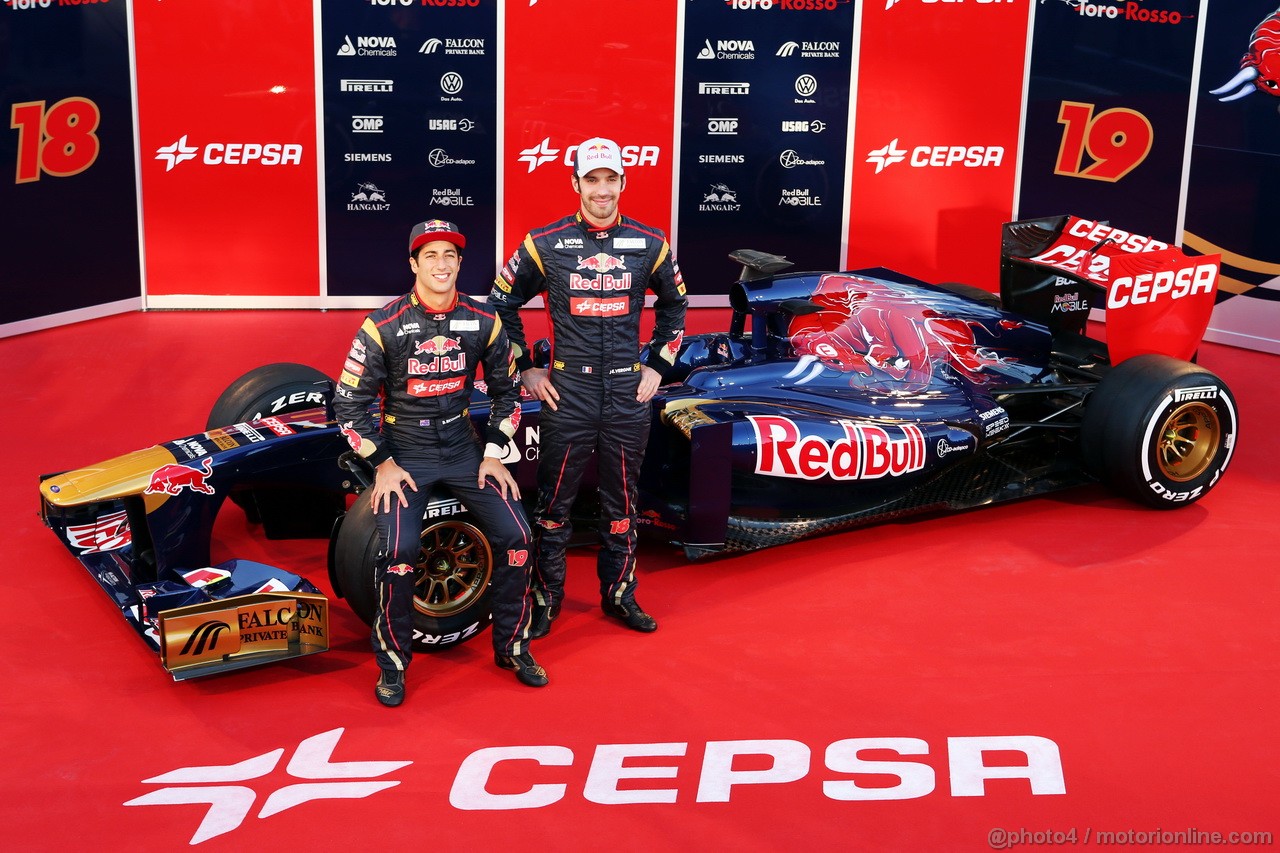 TORO ROSSO STR8, (L to R): Daniel Ricciardo (AUS) Scuderia Toro Rosso e team mate Jean-Eric Vergne (FRA) Scuderia Toro Rosso STR8 with the new Scuderia Toro Rosso STR8.
