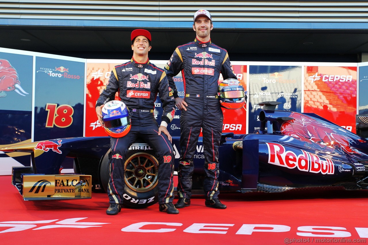TORO ROSSO STR8, (L to R): Daniel Ricciardo (AUS) Scuderia Toro Rosso e team mate Jean-Eric Vergne (FRA) Scuderia Toro Rosso with the new Scuderia Toro Rosso STR8.
