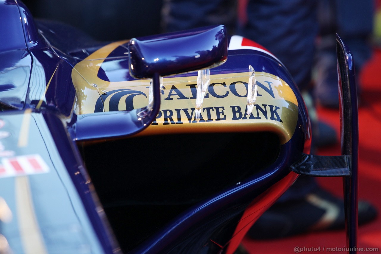 TORO ROSSO STR8, Scuderia Toro Rosso STR8 sidepod detail.
