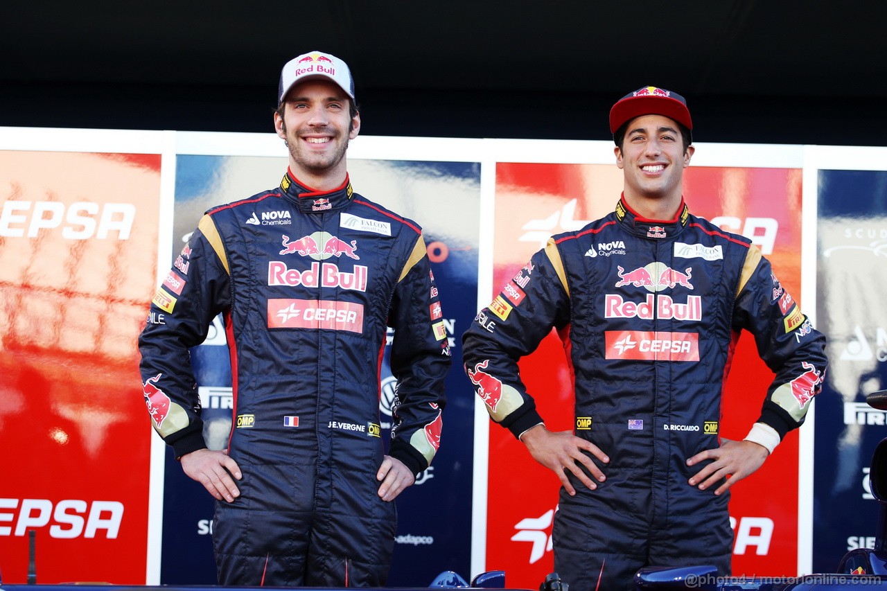 TORO ROSSO STR8, (L to R): Jean-Eric Vergne (FRA) Scuderia Toro Rosso e Daniel Ricciardo (AUS) Scuderia Toro Rosso.
