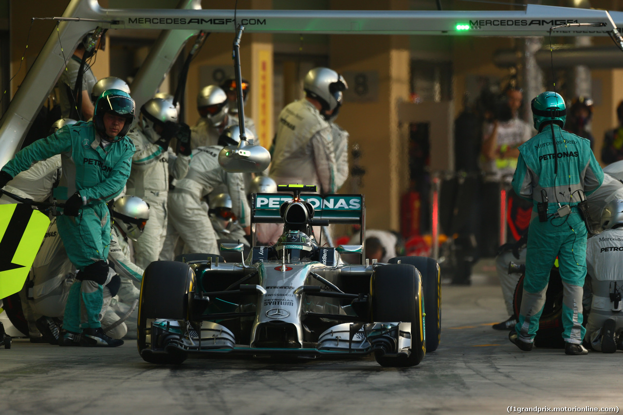 GP ABU DHABI, 23.11.2014- Gara, Pit stop, Nico Rosberg (GER) Mercedes AMG F1 W05